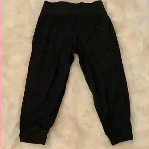✨🛍Under Armour Cropped Jogger - Good Condition - Picture 3 of 5